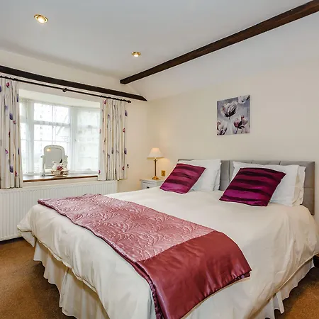 Fir Tree Stables Holiday home Summer Bridge