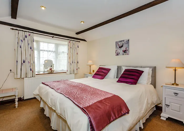 Fir Tree Stables 펜션 Summer Bridge