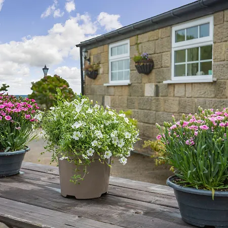 Dom wakacyjny Fir Tree Stables Summer Bridge